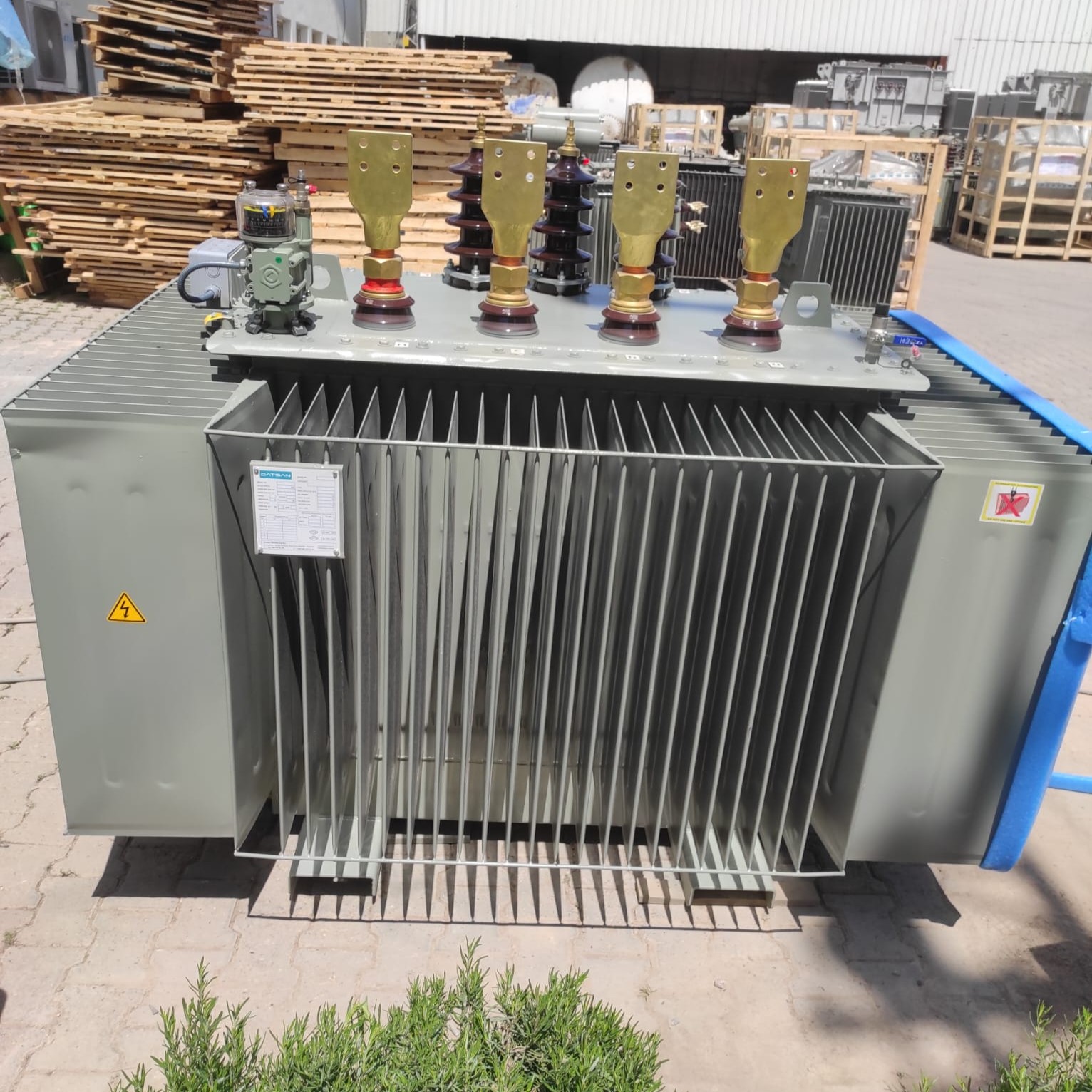 1600 kVA low loss oil filled transformer
