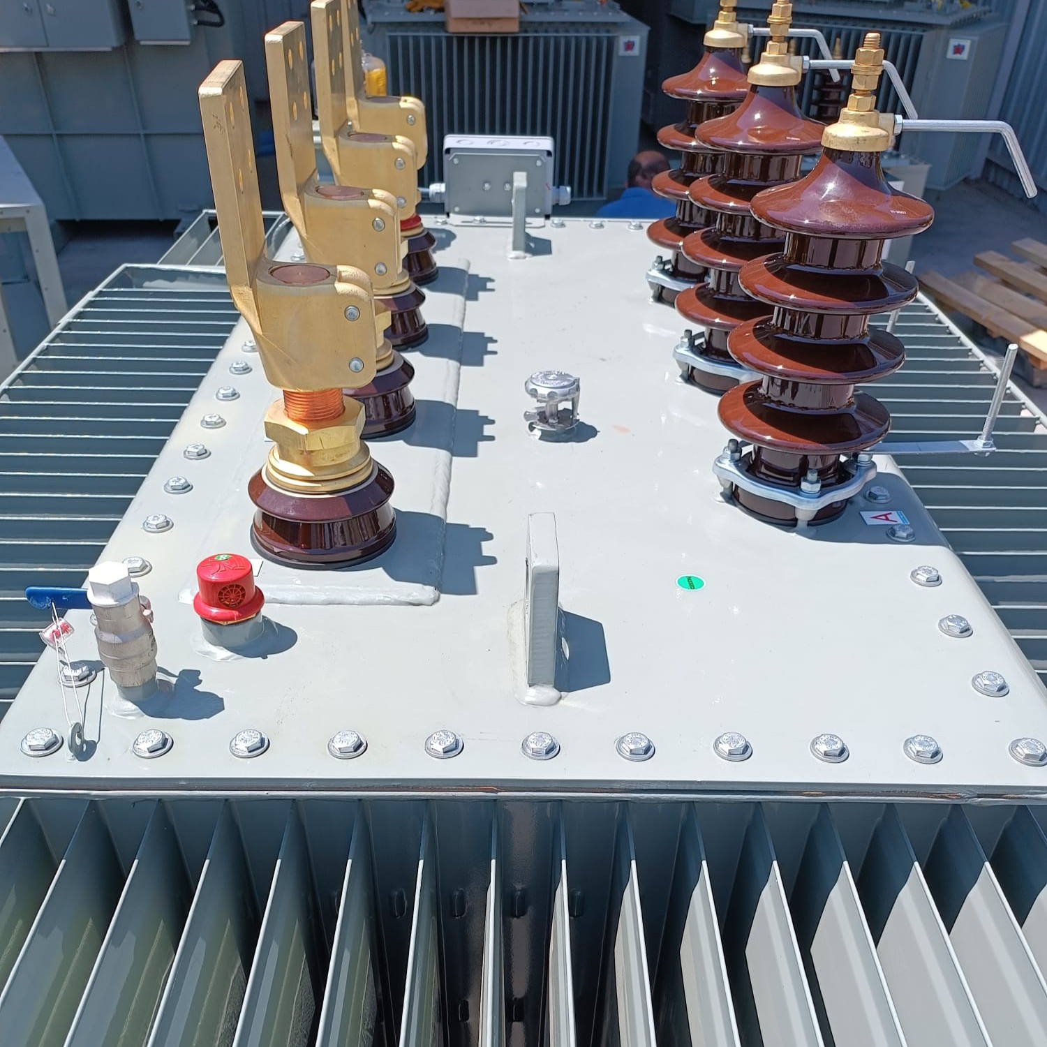 2000 kVA heavy duty distribution transformer
