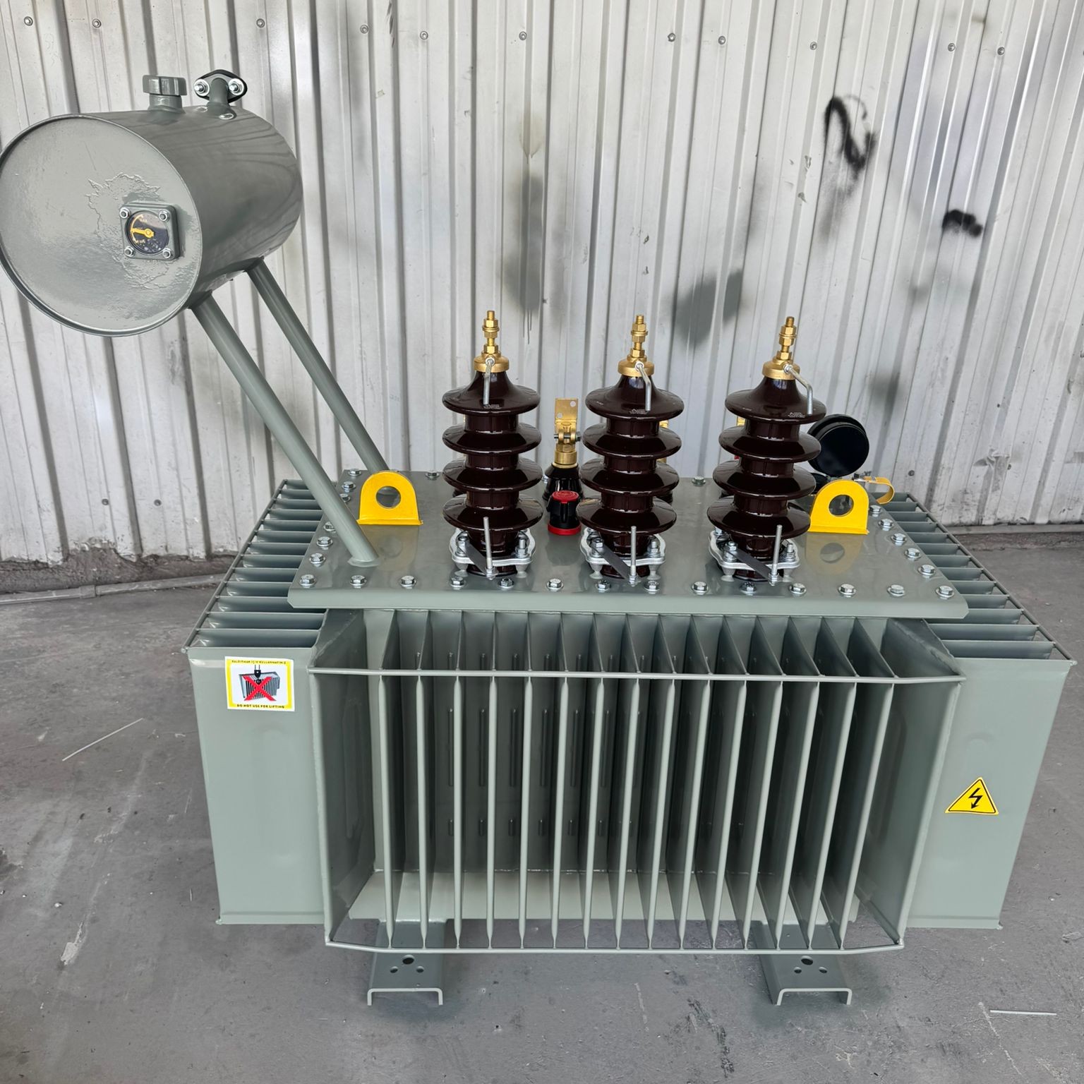 200 kVA low maintenance oil filled transformer manufactured by DATSAN 
